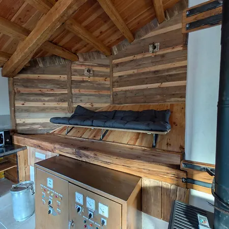Maison Atypique Style Avec Piscine Interieure *